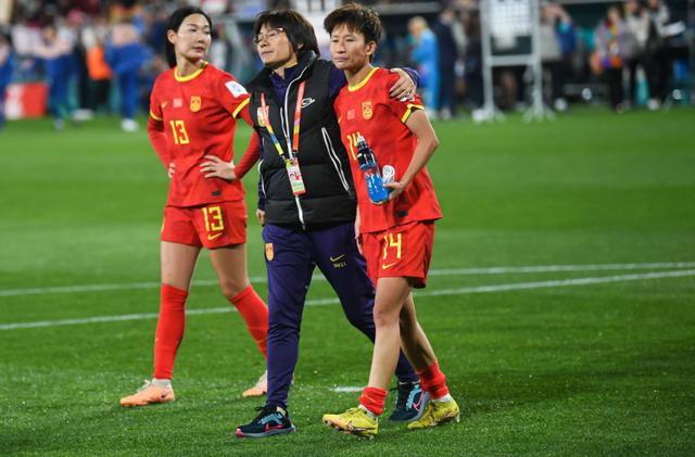跨越障碍：女足比赛中的勇攀高峰的简单介绍